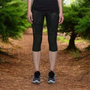 LULULEMON Training Tough Crop *Full-On Luxtreme Palm Party Gator Green / Black 4